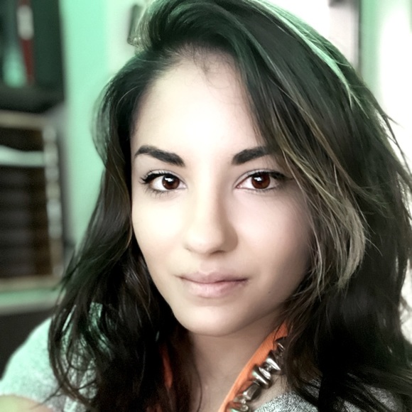 Meet your Posher, Norma ✨🖤 - Picture 1 of 7